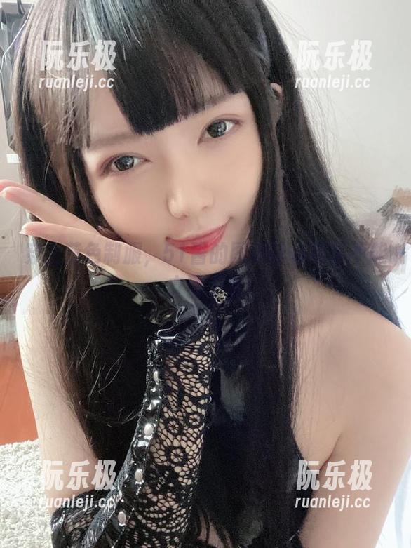 51酱 穿上蓝色制服,51酱的图包让你欲罢不能,立即下载!