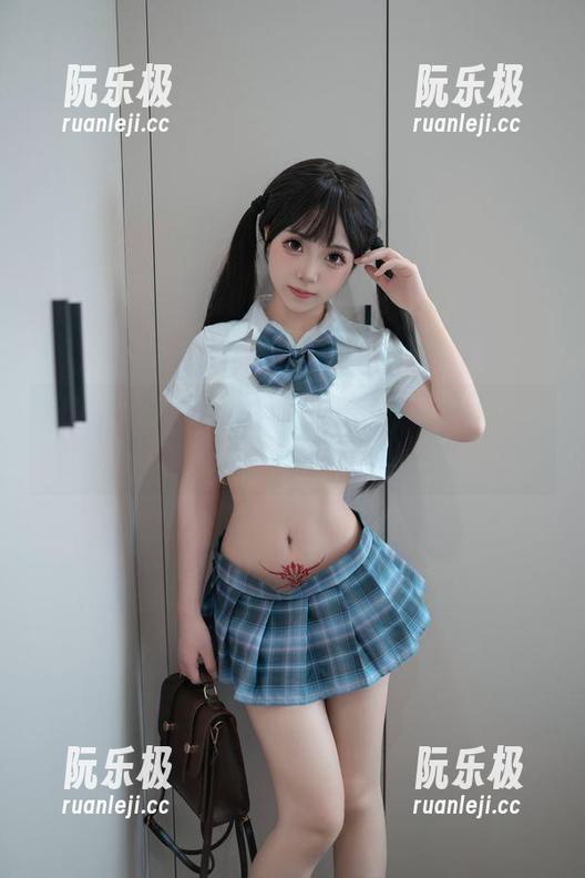 Bangni邦尼 旗袍下的Bangni邦尼,私拍里有那么一点点不稳的项链