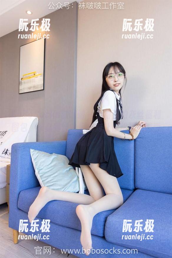 BoBoSocks袜啵啵-小甜豆 BoBoSocks袜啵啵 - 小甜豆的灰丝福利图包,未必完整,但绝对让你想要再瞄两眼。
