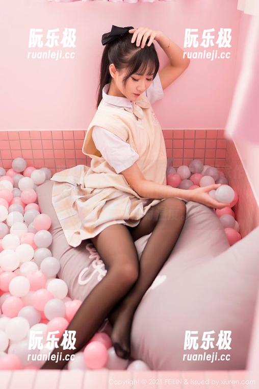 Feilin嗲囡囡-月音瞳 Feilin嗲囡囡 - 新更新!月音瞳的居家作品集,适合在家无聊时慢慢翻看,不赵,随便一张都很有温度。