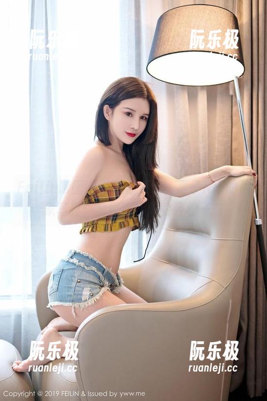 Feilin嗲囡囡-栗子Riz Feilin嗲囡囡 - 收起烦恼,栗子Riz的居家写真:套图带你体验轻松一刻