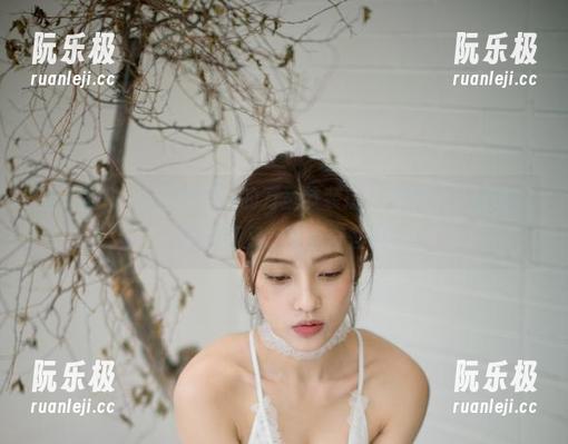 图片里G.su(全智秀)的万圣节装扮，果然不愧是她，既有趣又...有点奇怪呢