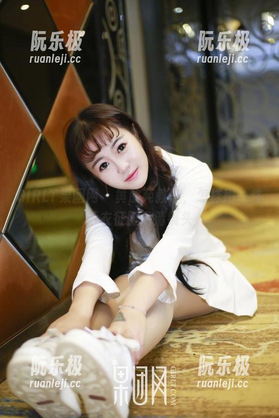 GIRLT果团网-黄歆苑 GIRLT果团网 - 黄歆苑教你,怎样用一件毛衣征服高清镜头