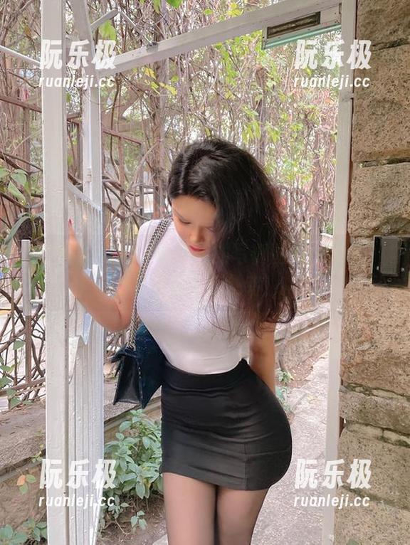 Jessie婕西 微密圈 - Jessie婕西的写真图册:天使?我看是个叛逆者!