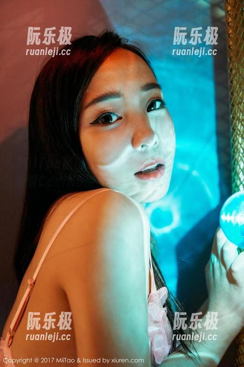 MiiTao蜜桃社-陆萱萱Cecilia MiiTao蜜桃社 - 想要一份定制养眼?陆萱萱Cecilia的JK图集奉上,保证眼前一亮!