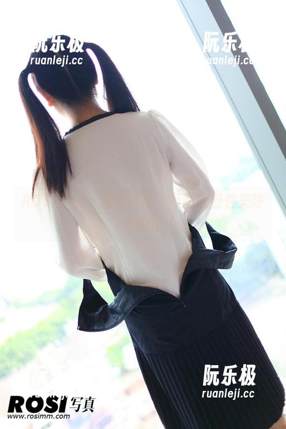 ROSI ROSI黑丝:原图呈现,黑丝的野性美呼之欲出