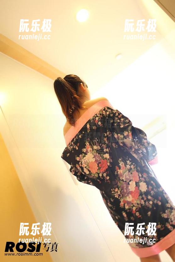 ROSI写真-恋恋 ROSI写真 - 恋恋的连衣裙全套,真想给她的搭配一个狂赞!但是……