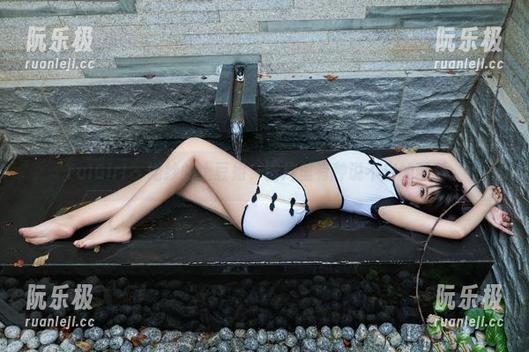 TuiGirl-土豆姐 TuiGirl - 婚纱的土豆姐,图片里有种说不出的可爱。