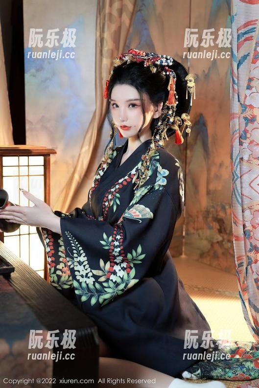Xiuren秀人网-UU酱 Xiuren秀人网 - UU酱的居家私拍合集:当我在家也能把自己妆得漂漂亮亮!