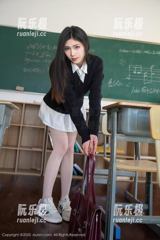 Xiuren秀人网-拍黄瓜girl Xiuren秀人网 - 图包来了!拍黄瓜girl的私拍,生出一双特别的美脚。