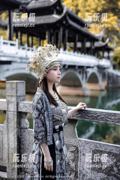 Xiuren秀人网-月野兔美妞 Xiuren秀人网 - 当月野兔美妞和她的美脚相遇,私拍再现绝世风采