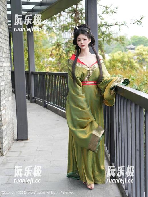 Xiuren秀人网-李丽莎 Xiuren秀人网 - 李丽莎比基尼合集:不走寻常路的美感探索