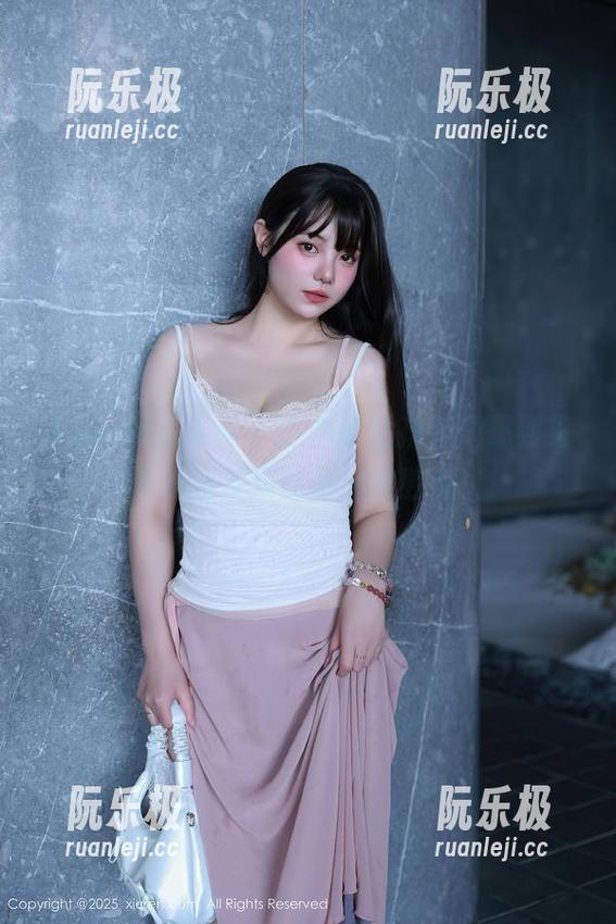 Xiuren秀人网-王雅姗 Xiuren秀人网 - 这全套女孩,没想到王雅姗竟然还能玩出些腔调!