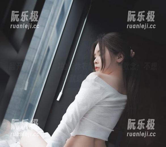 翻开Yuka(유카)的连体衣图册，心里默念：不想帅就想美啊！