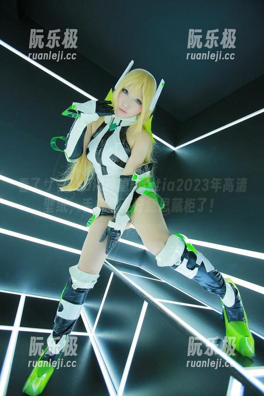 看了サク(saku)的Fantia2023年高清壁纸，手机都不好意思藏柜了！