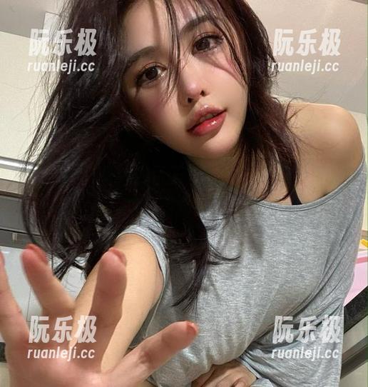 于芷晴 微密圈 - 图片展示于芷晴的吊带袜,一米六的她走路都有风!