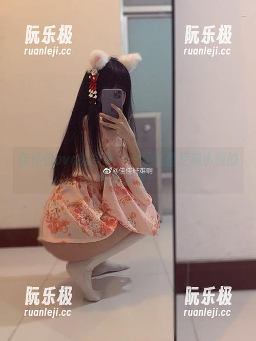 佳佳酱ovo 佳佳酱ovo的写真——让比基尼和小熊的爱意满分!