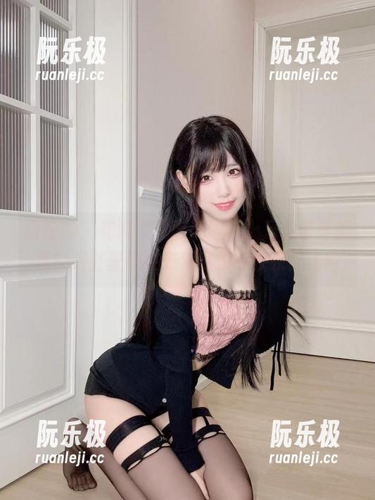 十万口草莓粥粥 微密圈 - 花瓣在水面漂浮,十万口草莓粥粥的浴缸里都在开派对了,快乐又迷离