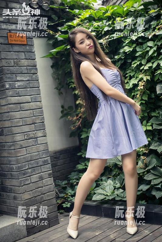 头条女神-李由美 头条女神 - 连体衣背后的李由美,美图为她抱以敬意?