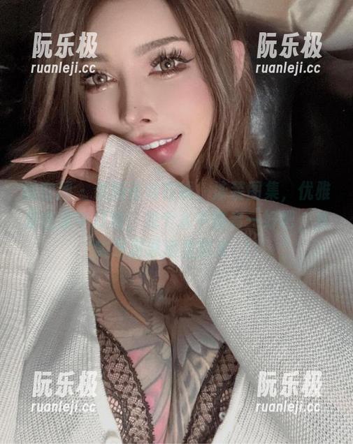 微密圈 - 奈斯希希在线，泳装图集，优雅是在水中打滚，像个水中舞者—好吧，其实是游泳池里的水獺！