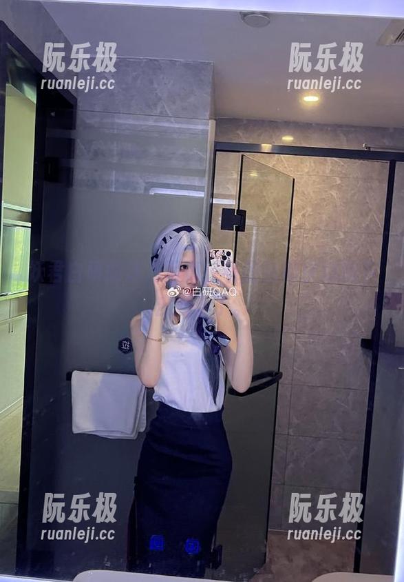 妖君白研 妖君白研的泳池写真,看的我都快想跳下去游泳了。