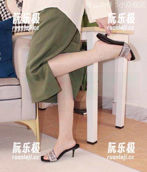 小众视觉 - 灵灵与护士的高清碰撞，壁纸不止是墙上的装饰