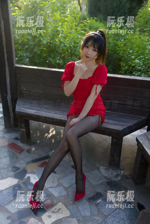 小女巫露娜 小女巫露娜的“幻阙歌”精选套图,果然是让我心开始犯迷糊。
