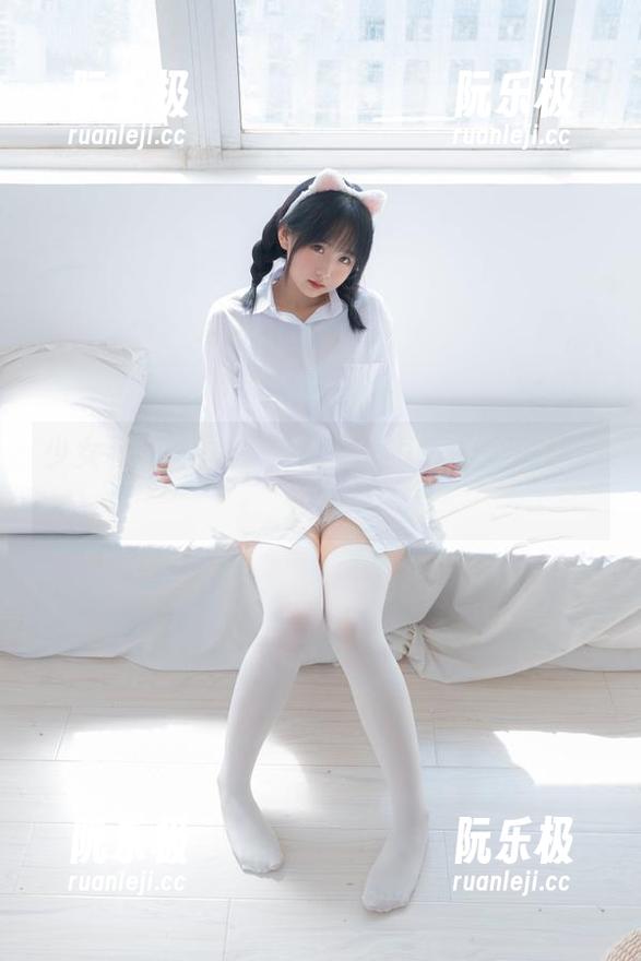 少女秩序原图：一条牛仔短裙撩拨得让人心痒