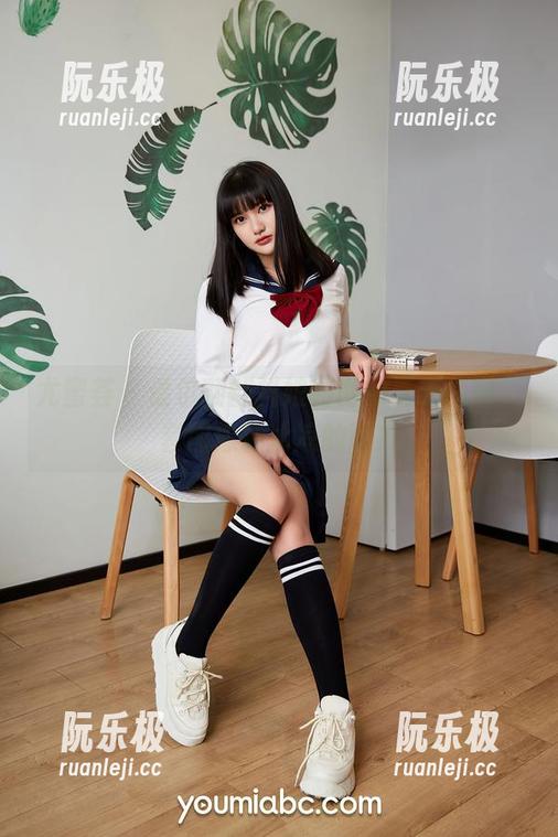 尤蜜荟-抖娘利世 尤蜜荟 - 偶尔翻翻抖娘利世的夏天原图,套图像颗冰凉的西瓜