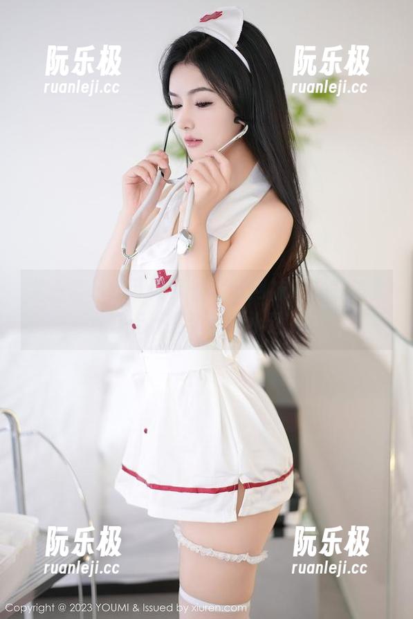 尤蜜荟-黄歆苑 尤蜜荟 - 黄歆苑带来全新网袜,你的追星女孩无疑是个时尚小达人!