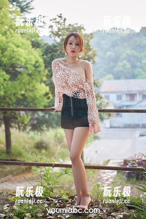 尤蜜荟-黄金宝儿 尤蜜荟 - 来自黄金宝儿的原图在线,让透明化为一种无声的宣言。