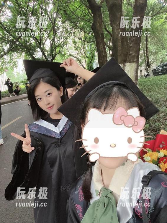 张老师 微密圈 - 张老师的新作品:在浴室里的最新图片,水滴在光影间游走,太美了吧。