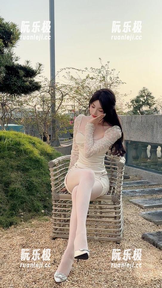 徐莉芝 微密圈 - 徐莉芝在海边:为了拍这组图片,她克服了多少发量危机?