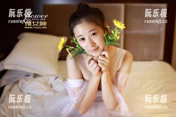 推女神-晓艾fafa 推女神 - 户外套图里的晓艾fafa,似乎在暗示什么,是我没看懂吗?