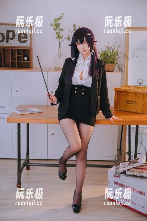 日奈娇 日奈娇的莲见JK写真壁纸,轻松等于秒杀朋友圈