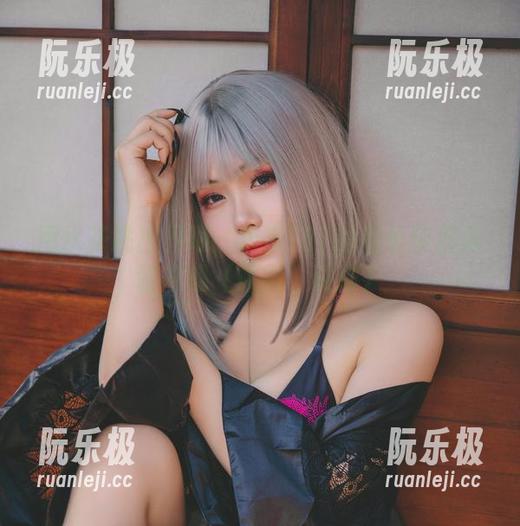 末夜787 用水花跳出界限:末夜787的舰长柴郡泳装奇遇(原图、资源)