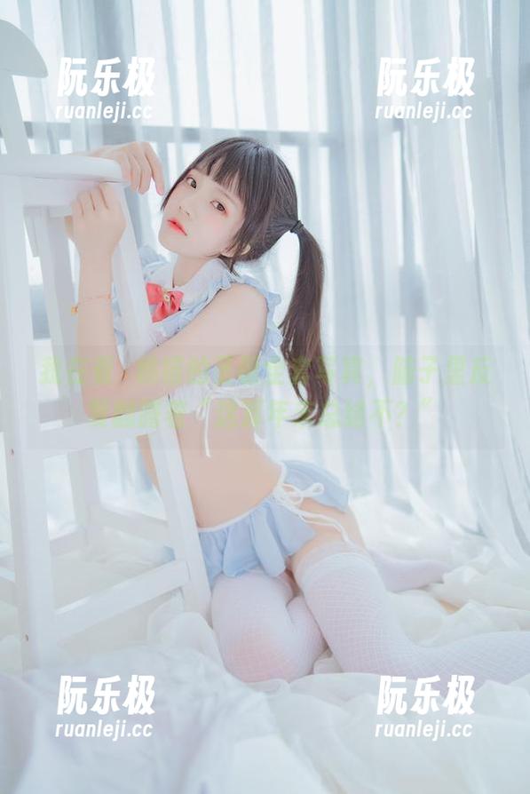 桜桃喵 我在看桜桃喵的圣诞全套写真,脑子里反复翻腾着“这算年末总结不?”