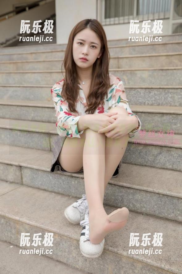 梦丝女神-香萱 梦丝女神 - 被香萱的连体衣迷得一愣一愣的,原图太让人想象了!