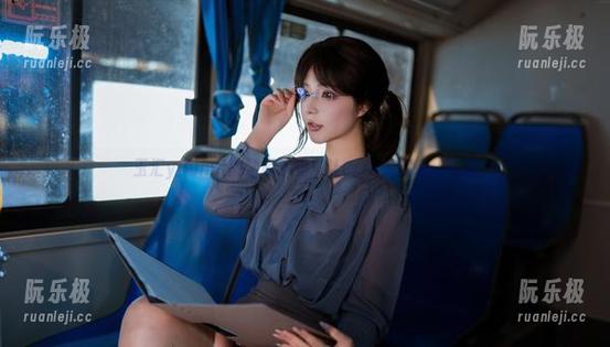 玉汇yuuhui的透明学姐：让COS变得轻松可爱