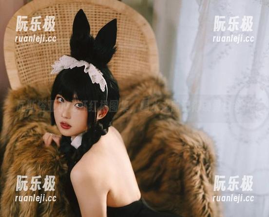 瓦斯塔亚小龙虾 瓦斯塔亚小龙虾红裙图集,喝水之前记得锁骨白领风