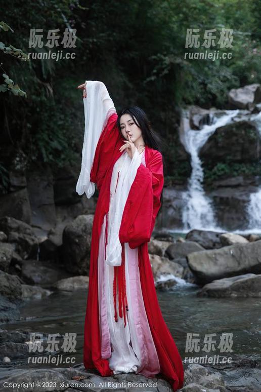 秀人网-AngelaLee李玲 秀人网 - “花嫁之下,AngelaLee李玲的精选足迹:感觉像是在散步中突然拐弯”,难道花真有诱惑?