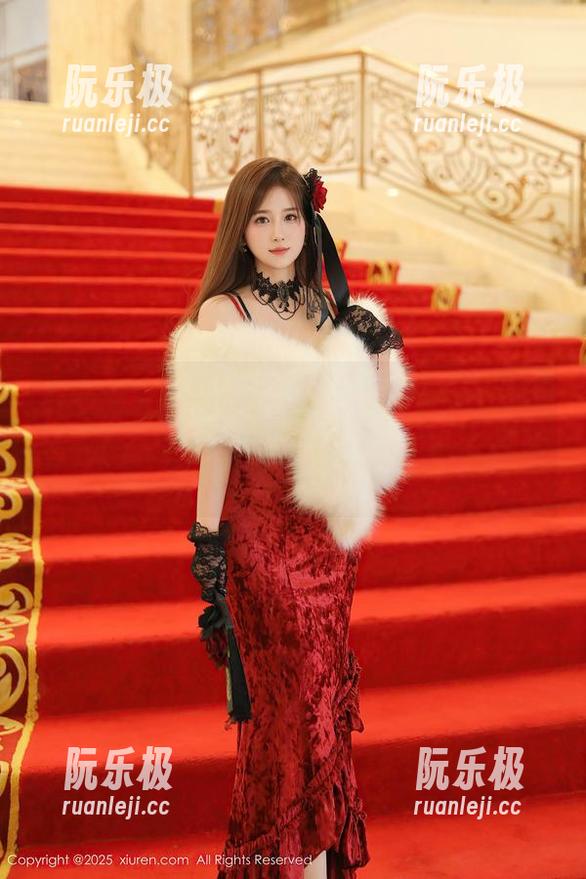 秀人网-Jennifer小若 秀人网 - 当Jennifer小若的美足推出在线美图大计划,我的眼睛快受不了,速让小刀换个排版!