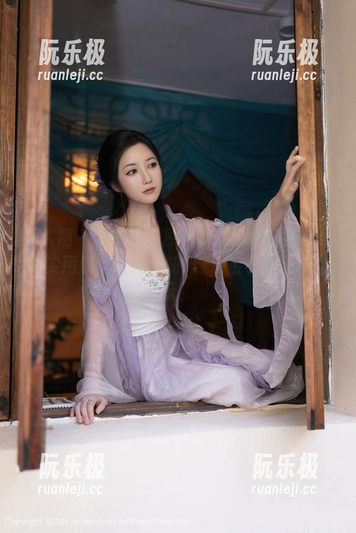 秀人网-e宝小野猫 秀人网 - 这裤里丝原图是想要翻新我对经济实用型图片的认知吗?e宝小野猫真会玩!