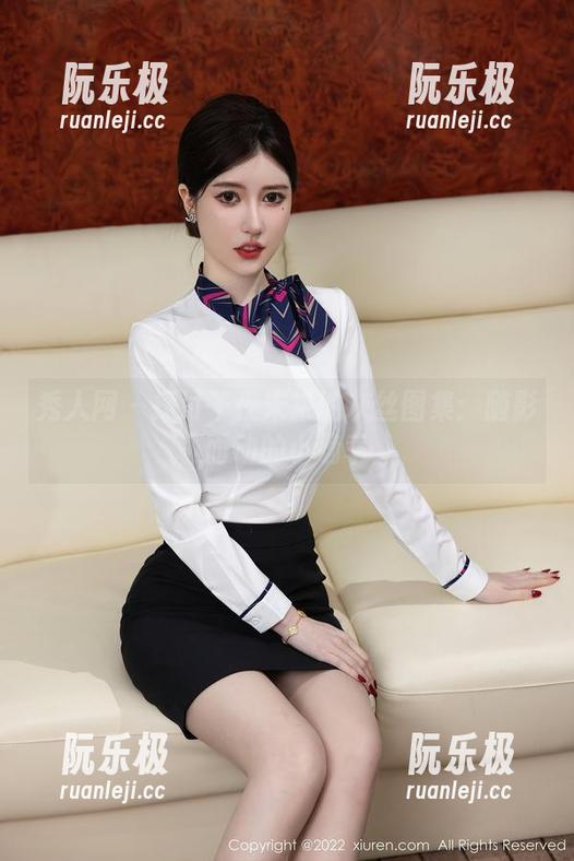 秀人网-千夜未来 秀人网 - 探讨千夜未来的灰丝图集:随影而动的小确幸