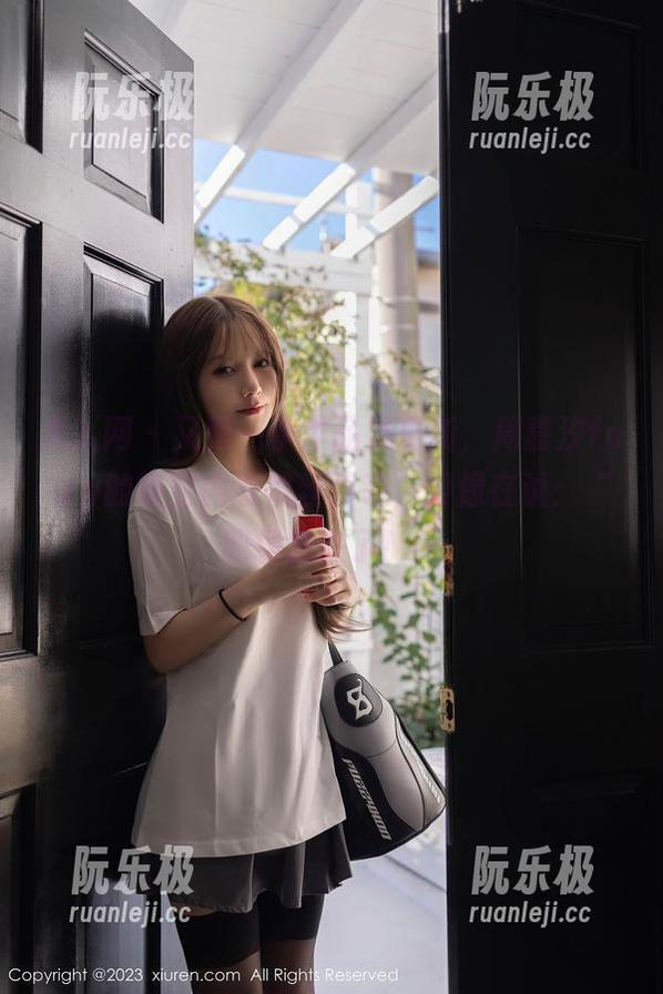 秀人网 - 又是一季作品集更新，周慕汐fairy的镂空内衣黑丝西装，好像在说：“职场我来了！”