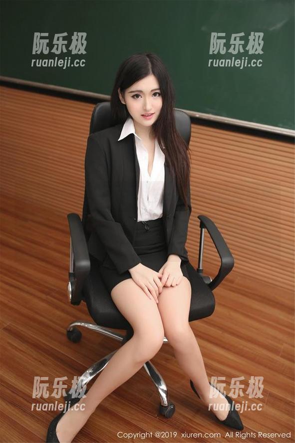 秀人网-安妮Tess 秀人网 - 不得不说,安妮Tess的最新吊带图片,透着一丝放肆,随性却又让人驻足。