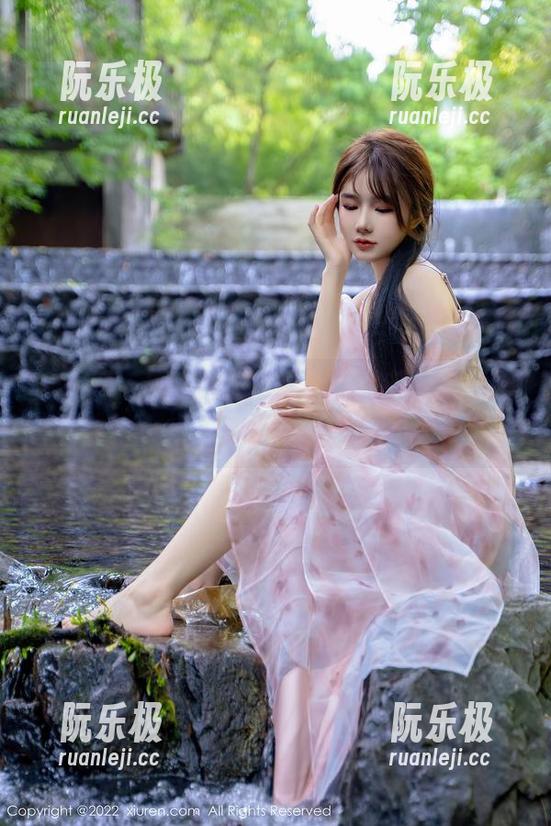 秀人网-安然 秀人网 - 安然的泳衣合集,浪花中的女神,发光的每一帧!