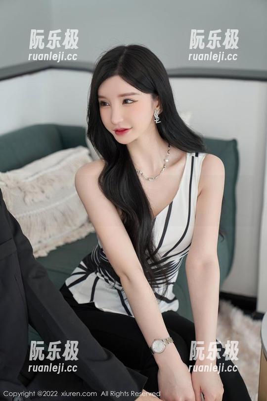 秀人网-安然儿 秀人网 - 安然儿图包:看得见的牛仔美腿,让我饶有兴致