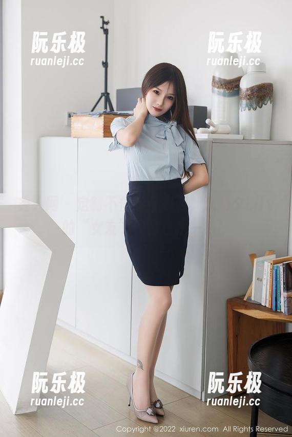 秀人网-月夕Lily 秀人网 - 定制不仅适合衣服,连月夕Lily的“女友”作品也是一绝!