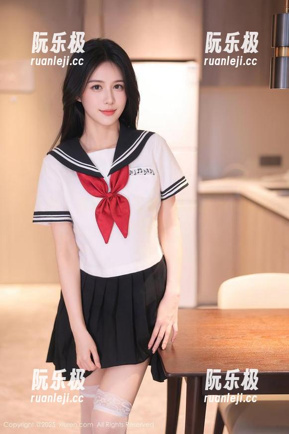 秀人网 - 高跟鞋与壁纸：米妮大萌萌的女神范儿